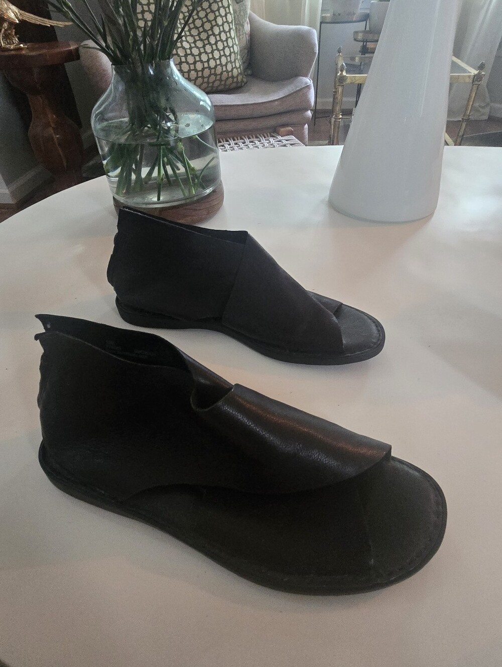 Børn Iwa Black Leather Crisscross Peep Toe Sandals - Women's Size 10